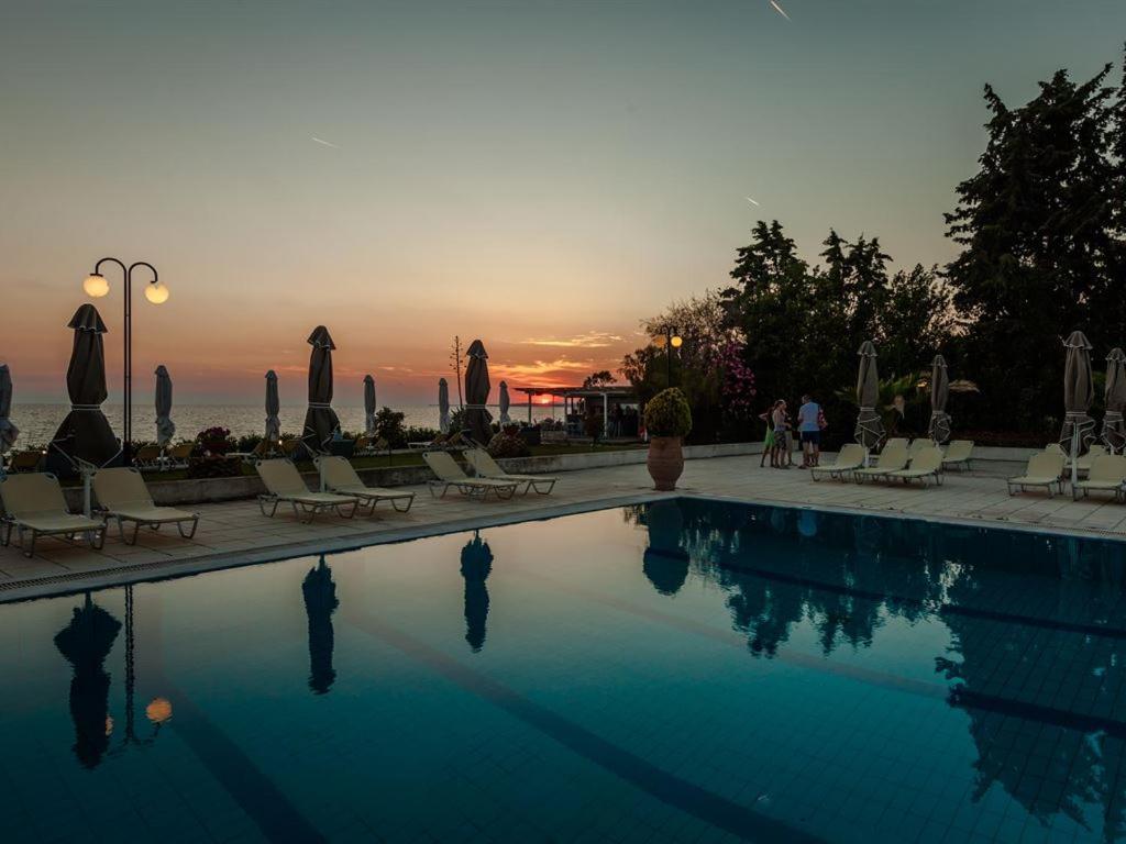 Kassandra Mare Hotel ネア・ポティダイア エクステリア 写真